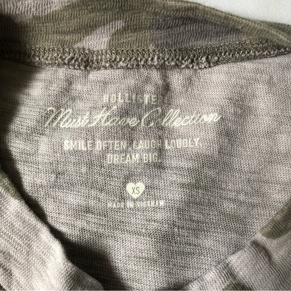 Hollister - Must Have Collection: Camo Cropped Long Sleeve Shirt - Picture 5 of 6